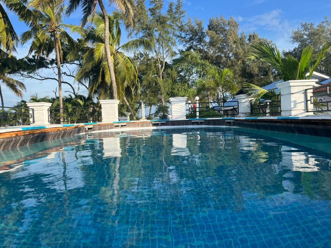 Ceylonta Beach Resort And Spa Hambantota Exterior photo